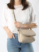 Sac Bandoulière M Tradition Cuir Etrier Beige tradition ETRA059M-vue-porte
